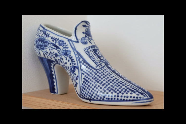Porcelian blue and white shoe decot